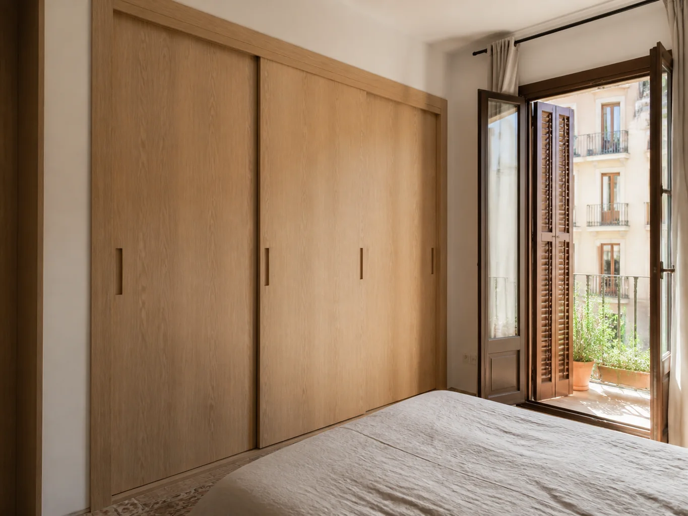 Armario existente adaptado para nuevas puertas correderas